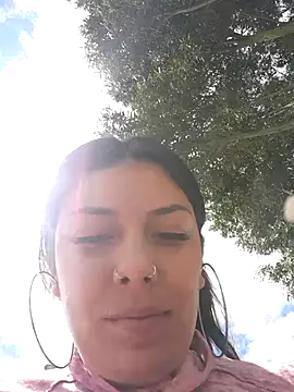 Snapshot of Sweel_Leyva18 chatting on 09/15/25, 06:19 Sweel Leyva18 online show from 09/15/25, 06:19