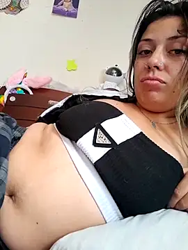 Snapshot of Sweel_Leyva18 chatting on 10/20/25, 08:31 Sweel Leyva18 online show from 10/20/25, 08:31