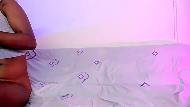 Snapshot of LoveBirds__1 chatting on 10/12/25, 09:03 LoveBirds 1 online show from 10/12/25, 09:03