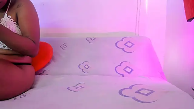 Snapshot of LoveBirds__1 chatting on 10/14/25, 08:20 LoveBirds 1 online show from 10/14/25, 08:20