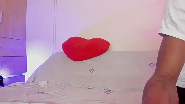 Snapshot of LoveBirds__1 chatting on 11/02/25, 10:56 LoveBirds 1 online show from 11/02/25, 10:56