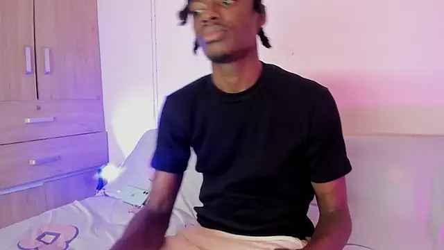 LoveBirds  1 online show from 11/13/25, 10:41