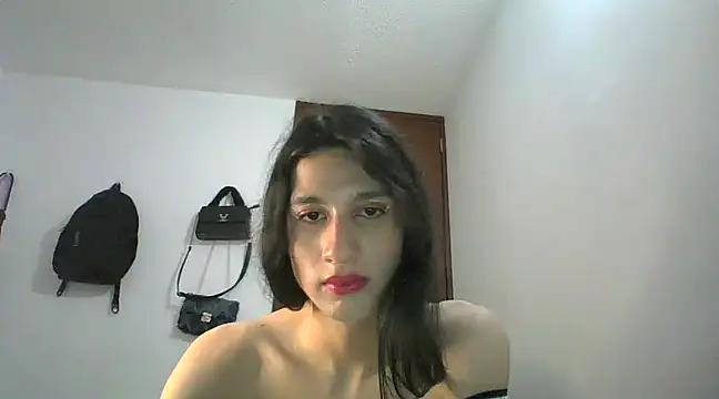 Snapshot of Safiro_Queen chatting on 12/14/24, 02:12 Safiro Queen online show from 12/14/24, 02:12