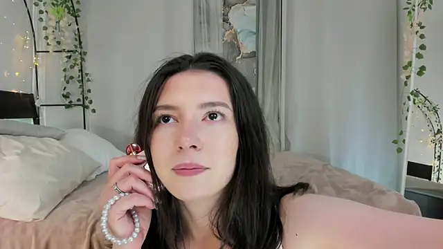 Snapshot of Julietta_Romanis chatting on 07/14/26, 12:46 Julietta Romanis online show from 07/14/26, 12:46