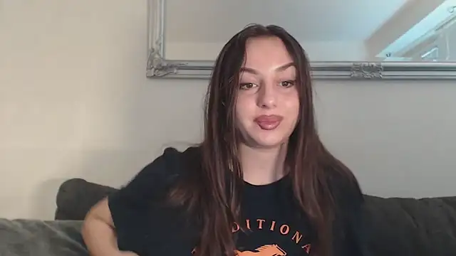 Snapshot of courtneyPerfect chatting on 12/19/24, 11:07 courtneyPerfect online show from 12/19/24, 11:07