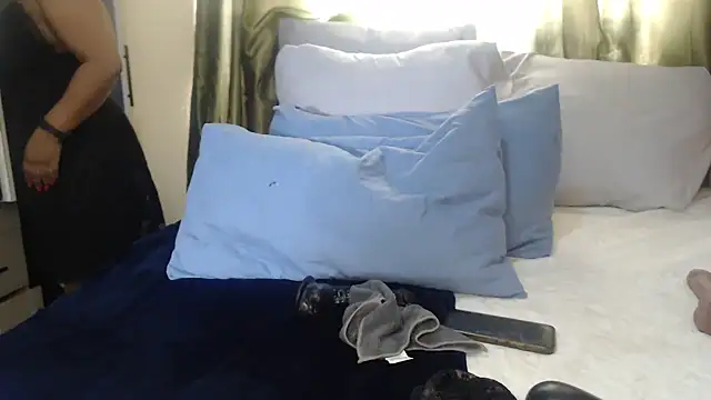 Foxybrownxx1 online show from 10/19/25, 06:14