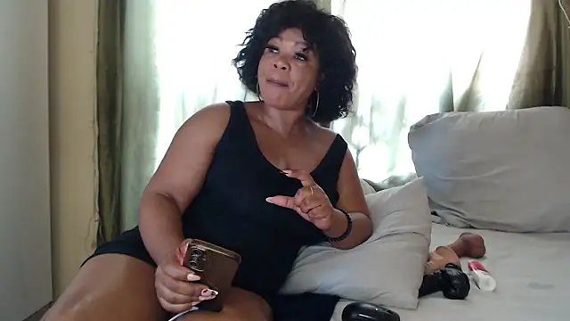 Snapshot of Foxybrownxx1 chatting on 01/15/26, 07:02 Foxybrownxx1 online show from 01/15/26, 07:02