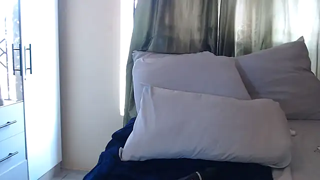 Snapshot of Foxybrownxx1 chatting on 02/01/26, 06:45 Foxybrownxx1 online show from 02/01/26, 06:45