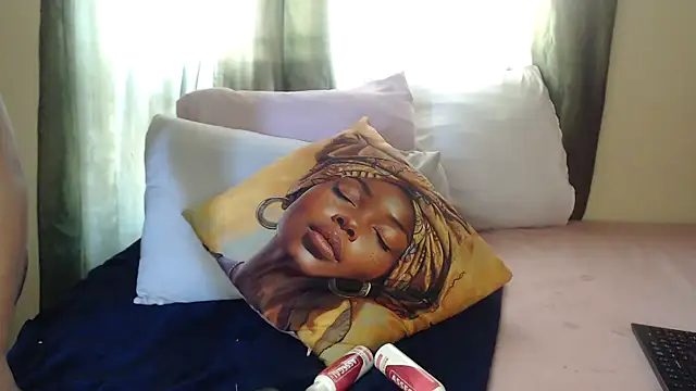 Snapshot of Foxybrownxx1 chatting on 02/07/26, 07:56 Foxybrownxx1 online show from 02/07/26, 07:56