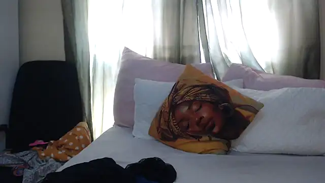 Snapshot of Foxybrownxx1 chatting on 02/25/26, 06:56 Foxybrownxx1 online show from 02/25/26, 06:56