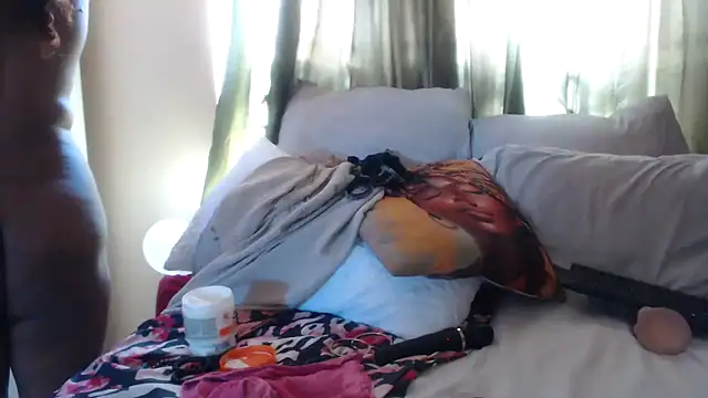 Snapshot of Foxybrownxx1 chatting on 03/11/26, 09:48 Foxybrownxx1 online show from 03/11/26, 09:48