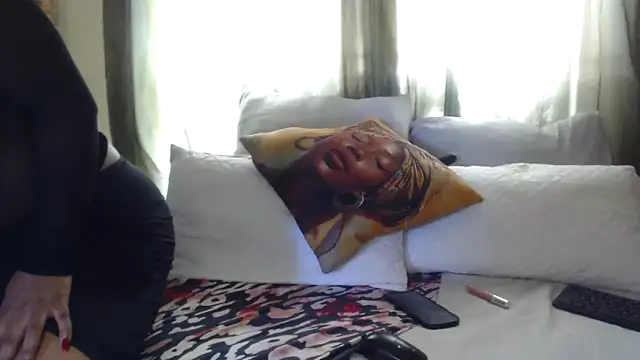 Snapshot of Foxybrownxx1 chatting on 03/13/26, 07:59 Foxybrownxx1 online show from 03/13/26, 07:59