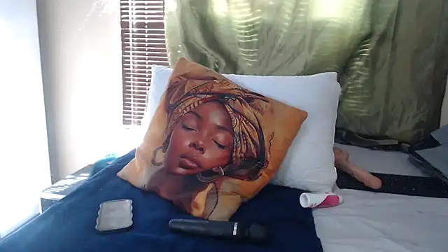 Snapshot of Foxybrownxx1 chatting on 04/07/26, 07:20 Foxybrownxx1 online show from 04/07/26, 07:20