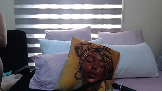 Snapshot of Foxybrownxx1 chatting on 05/23/26, 01:48 Foxybrownxx1 online show from 05/23/26, 01:48