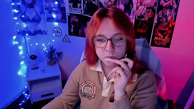 Snapshot of Rudy_02 chatting on 10/22/25, 08:30 Rudy 02 online show from 10/22/25, 08:30