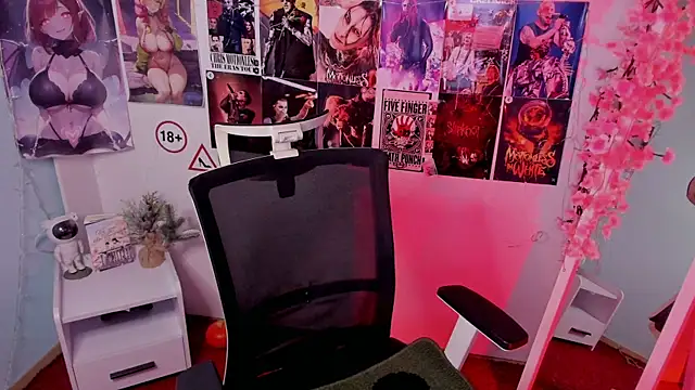 Snapshot of Rudy_02 chatting on 12/14/25, 08:02 Rudy 02 online show from 12/14/25, 08:02