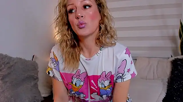 Snapshot of Sammykatt chatting on 09/29/25, 03:17 Sammykatt online show from 09/29/25, 03:17