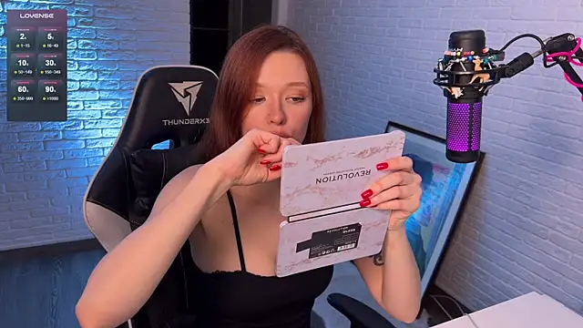 Snapshot of mirai_meeow chatting on 01/19/25, 02:28 mirai meeow online show from 01/19/25, 02:28