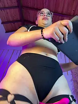 LylaLee111 online show from 02/08/25, 01:11