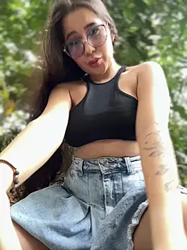 LylaLee111 online show from 02/12/25, 05:26