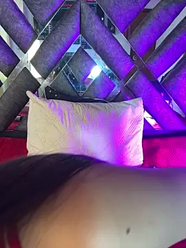 LylaLee111 online show from 02/28/25, 05:26