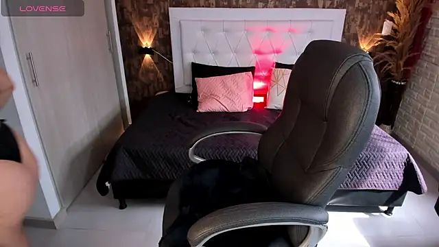 samantha  karolstone online show from 02/06/25, 07:40