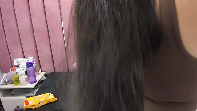 Miaa Smiith  online show from 11/18/25, 03:01