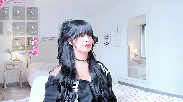 Snapshot of HannaKim chatting on 11/14/25, 05:22 HannaKim online show from 11/14/25, 05:22