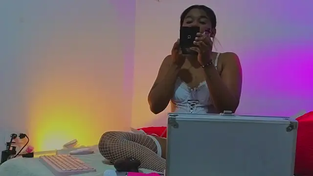 Snapshot of ChannelCox1 chatting on 11/08/25, 07:19 ChannelCox1 online show from 11/08/25, 07:19