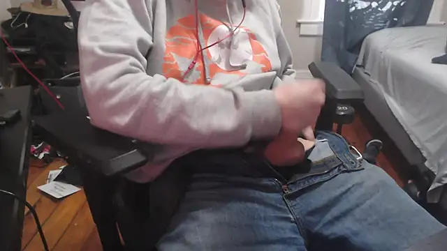 Snapshot of chicostick413 chatting on 12/20/24, 06:13 chicostick413 online show from 12/20/24, 06:13