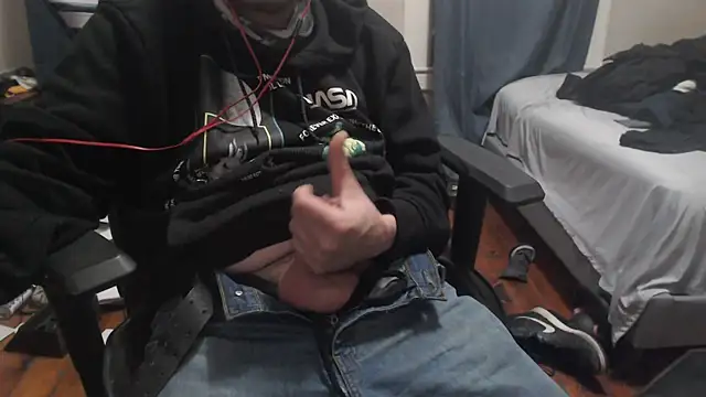 Snapshot of chicostick413 chatting on 12/22/24, 04:17 chicostick413 online show from 12/22/24, 04:17