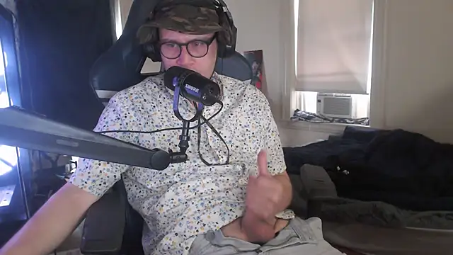 Snapshot of chicostick413 chatting on 09/08/25, 04:39 chicostick413 online show from 09/08/25, 04:39