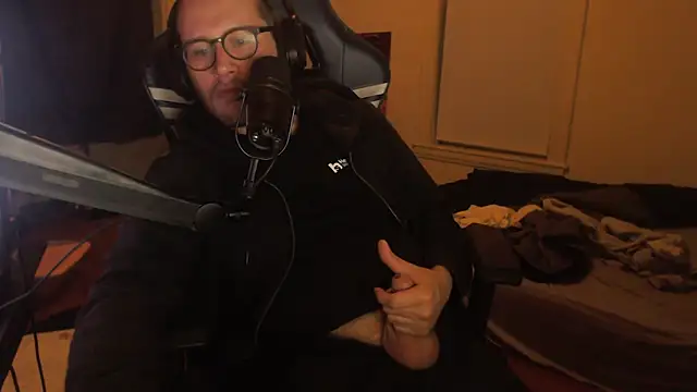 Snapshot of chicostick413 chatting on 09/26/25, 12:25 chicostick413 online show from 09/26/25, 12:25