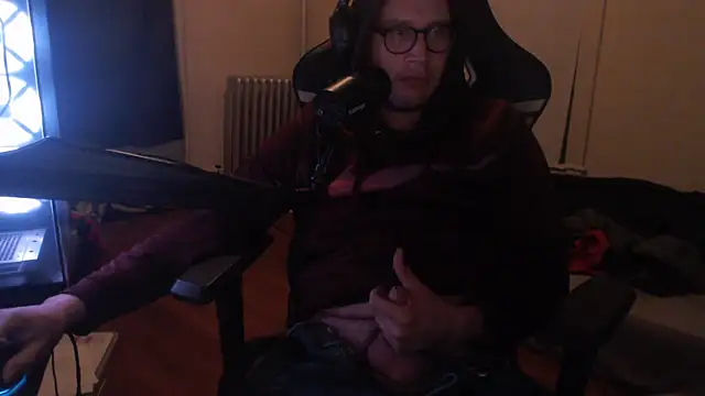 Snapshot of chicostick413 chatting on 10/19/25, 12:22 chicostick413 online show from 10/19/25, 12:22