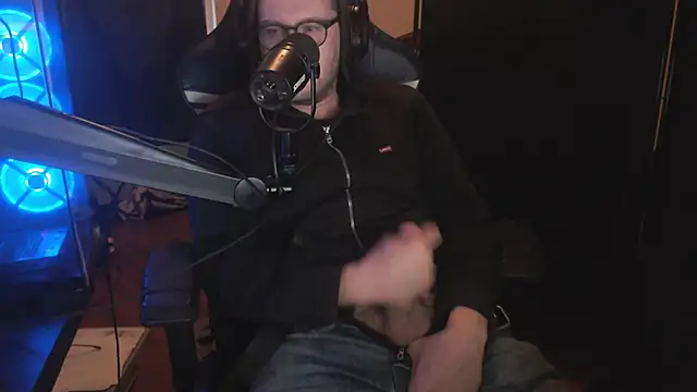 Snapshot of chicostick413 chatting on 11/10/25, 05:56 chicostick413 online show from 11/10/25, 05:56