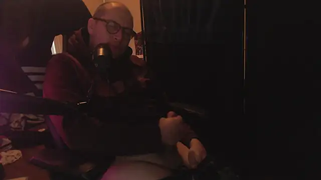 Snapshot of chicostick413 chatting on 11/26/25, 07:04 chicostick413 online show from 11/26/25, 07:04