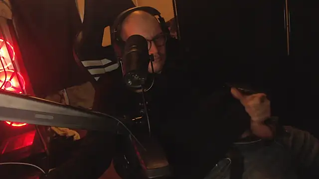 Snapshot of chicostick413 chatting on 11/29/25, 08:01 chicostick413 online show from 11/29/25, 08:01