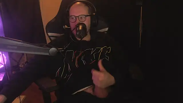 Snapshot of chicostick413 chatting on 12/01/25, 12:10 chicostick413 online show from 12/01/25, 12:10