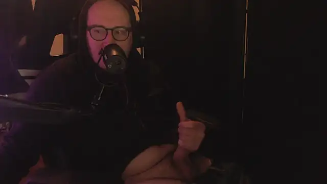 chicostick413 online show from 12/18/25, 01:50