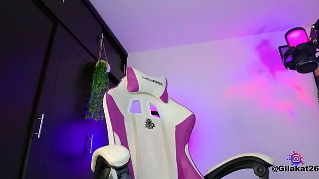 Snapshot of GilaKat chatting on 11/28/25, 01:52 GilaKat online show from 11/28/25, 01:52