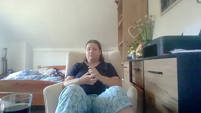 ReifeVenna online show from 09/10/25, 07:08