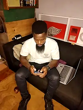 Snapshot of Chocolate_factory_man chatting on 03/17/25, 09:34 Chocolate factory man online show from 03/17/25, 09:34