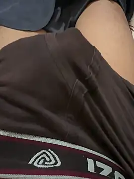 Snapshot of Strong_bull chatting on 02/19/26, 06:42 Strong bull online show from 02/19/26, 06:42