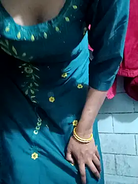 Snapshot of SAXYTannuja chatting on 02/25/25, 03:42 SAXYTannuja online show from 02/25/25, 03:42