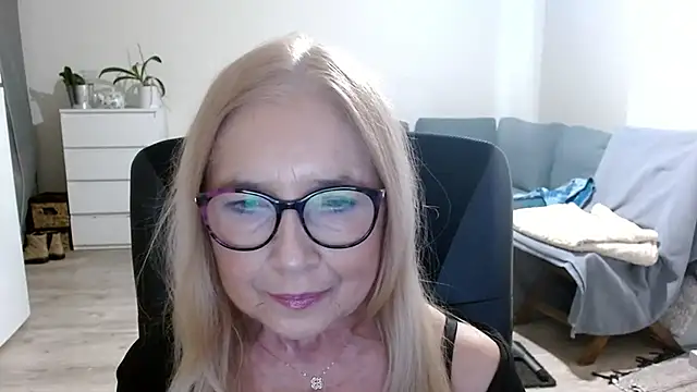 Snapshot of sofia_xkiss chatting on 01/15/25, 07:48 sofia xkiss online show from 01/15/25, 07:48