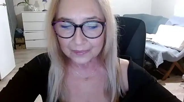 Snapshot of sofia_xkiss chatting on 02/05/25, 03:52 sofia xkiss online show from 02/05/25, 03:52