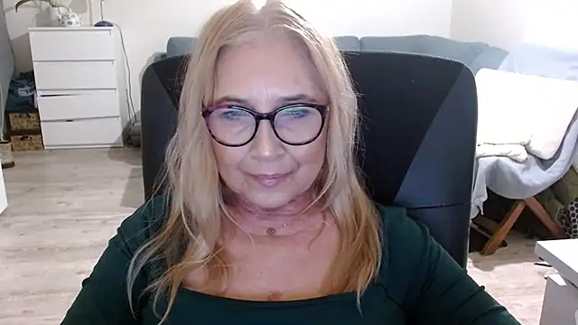 Snapshot of sofia_xkiss chatting on 02/07/25, 02:37 sofia xkiss online show from 02/07/25, 02:37