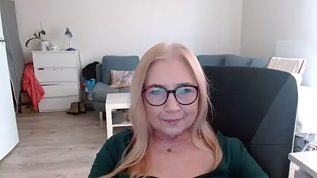 Snapshot of sofia_xkiss chatting on 02/17/25, 07:47 sofia xkiss online show from 02/17/25, 07:47