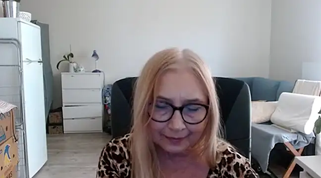 Snapshot of sofia_xkiss chatting on 02/18/25, 11:22 sofia xkiss online show from 02/18/25, 11:22