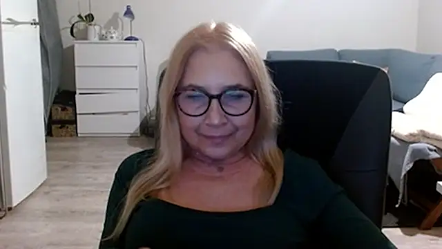 Snapshot of sofia_xkiss chatting on 02/21/25, 06:04 sofia xkiss online show from 02/21/25, 06:04